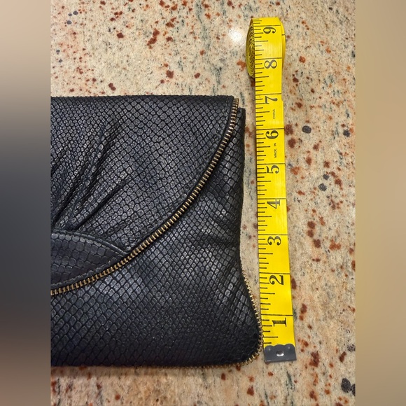 LAUREN MERKIN BLACK SNAKESKIN EMBOSSED LEATHER CLUTCH - Picture 13 of 14